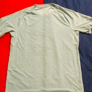 Old Navy t shirt